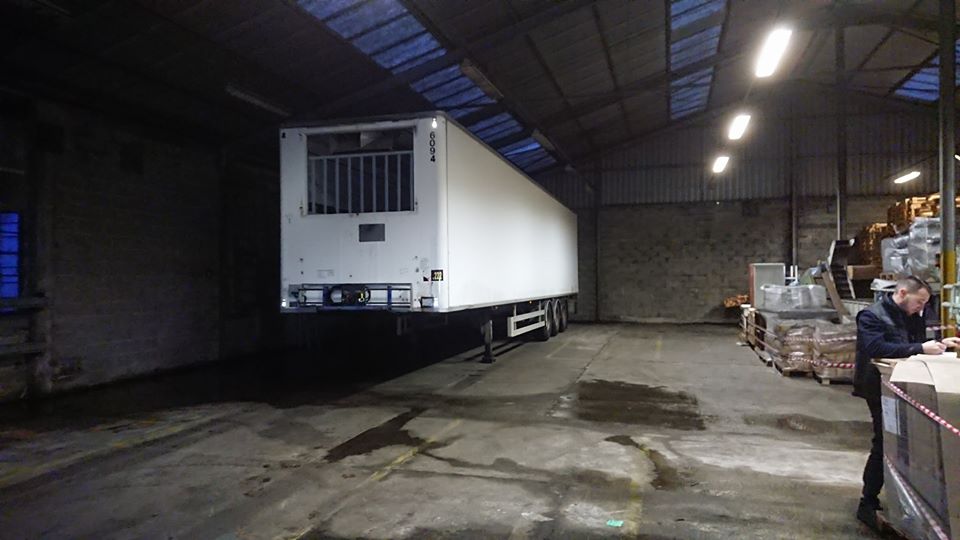 Une remorque frigorifique juste avant la transformation et le recyclage en CHRS.