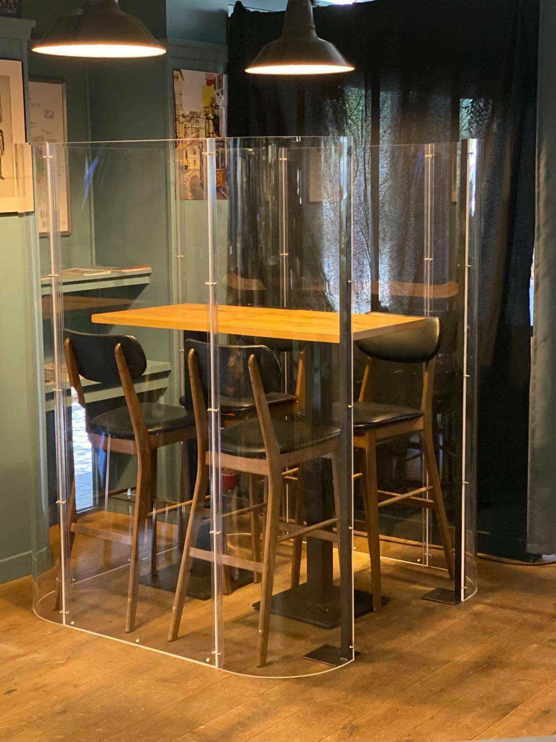 plexi-corner-restaurants-bars-cafes-haut-de-gamme plexi-corner-dispositif-anti-coronavirus-frederic-tabary