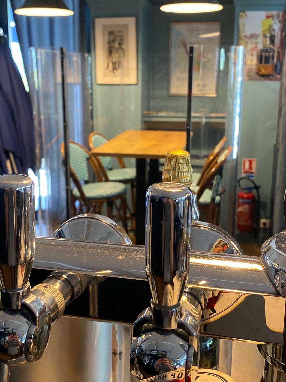 plexi-corner-restaurants-bars-cafes-haut-de-gamme plexi-corner-dispositif-anti-coronavirus-frederic-tabary