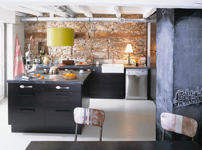 Cuisine avec un plateau le zinc en décoration une matière étonnante