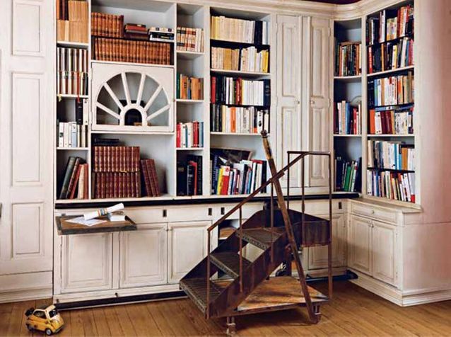 Grande bibliothèque, designé, réalisée et patinée par Frédéric TABARY pour décorer votre maison.