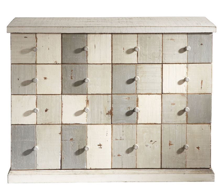 Meuble commode designé et patiné par Frédéric TABARY pour maison du monde pour décorer votre maison.